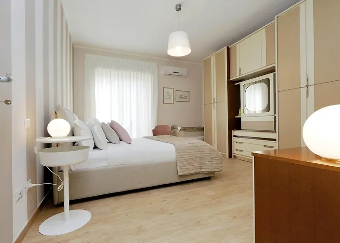 Elegant 3-bed 10' Termini Wi-fi Ac Rom