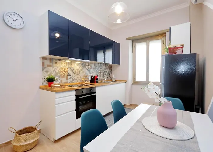 Apartment Elegant 3-bed 10' Termini Wi-fi Ac