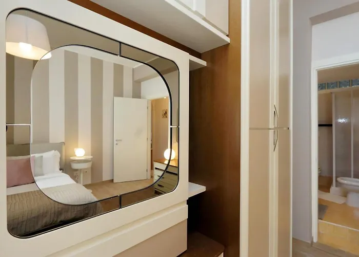 Apartment Elegant 3-bed 10' Termini Wi-fi Ac