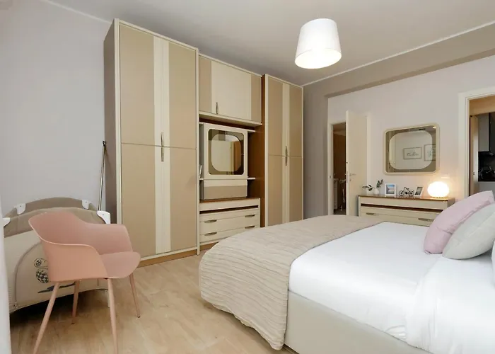 Elegant 3-bed 10' Termini Wi-fi Ac Appartement Rome